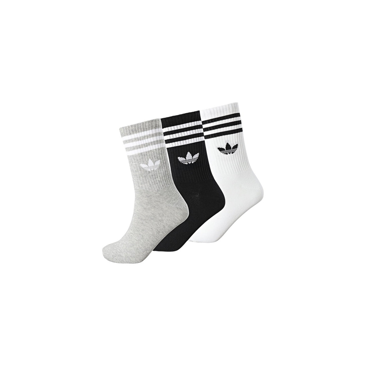 Image 1 : Lot de 3 paires de chaussettes Adidas Originals Crew Trefoil coloris gris chiné, noir et blanc avec logo Trefoil brodé, posées sur fond blanc — Delvale