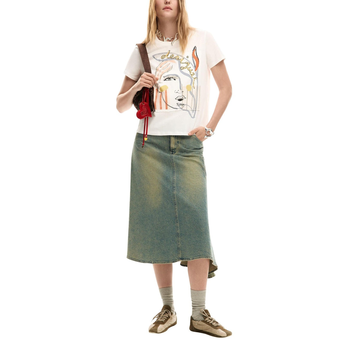 Image 2 : Détail du motif imprimé créatif sur t-shirt blanc Desigual femme — delvale