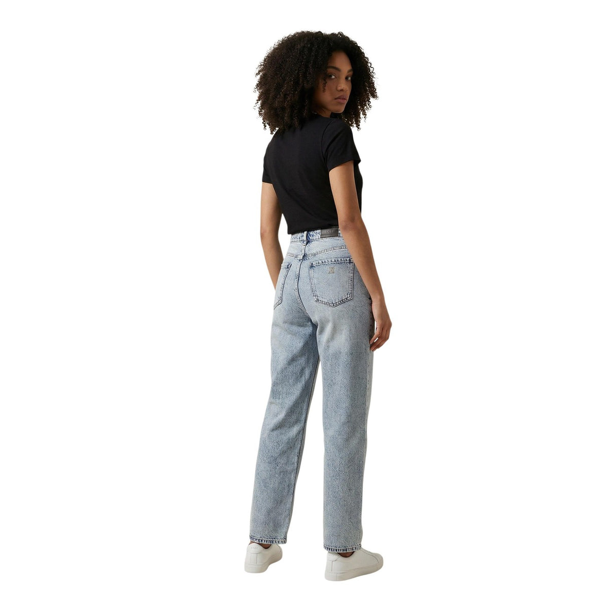 Image 2 : T-shirt Ea7 noir femme vue de face, coupe moderne et confortable — delvale