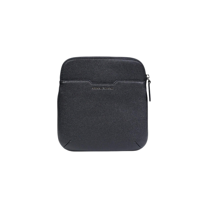 Image 1 : Sacoche plate Armani Exchange homme noire grainée vue de face avec poche façade biseautée et logo ton sur ton — Delvale