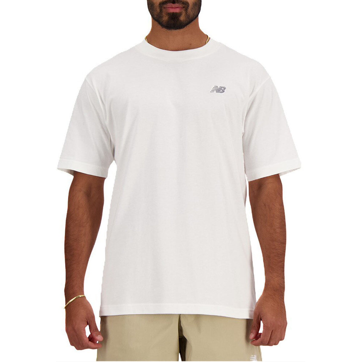 Image 5 : Vue rapprochée du tissu coton du t-shirt New Balance homme terracotta, texture et matière visibles — Delvale