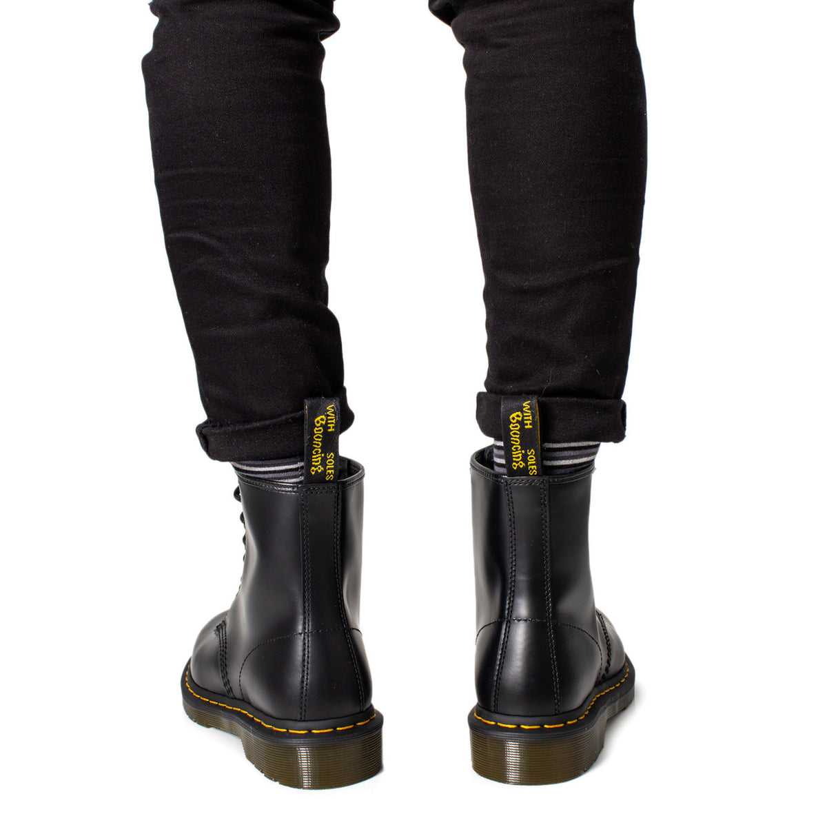 Dr. Martens 1460 noires vue arrière avec languettes jaunes signature
