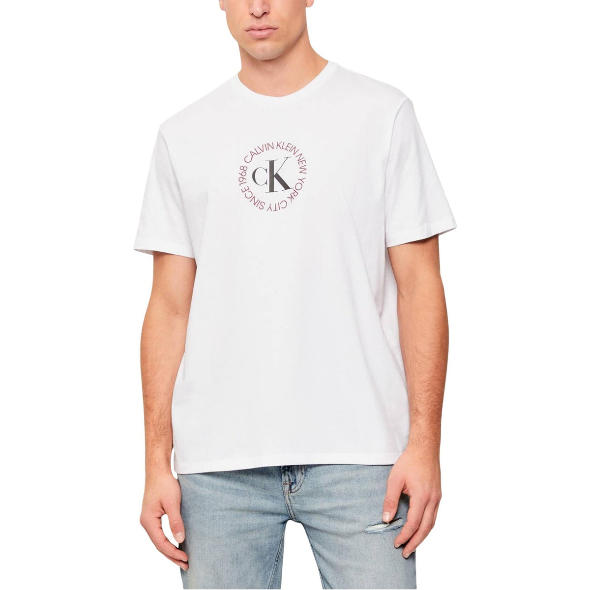 Image 4 : Détail de l'impression et du col rond du T-shirt Calvin Klein Jeans homme noir — Delvale