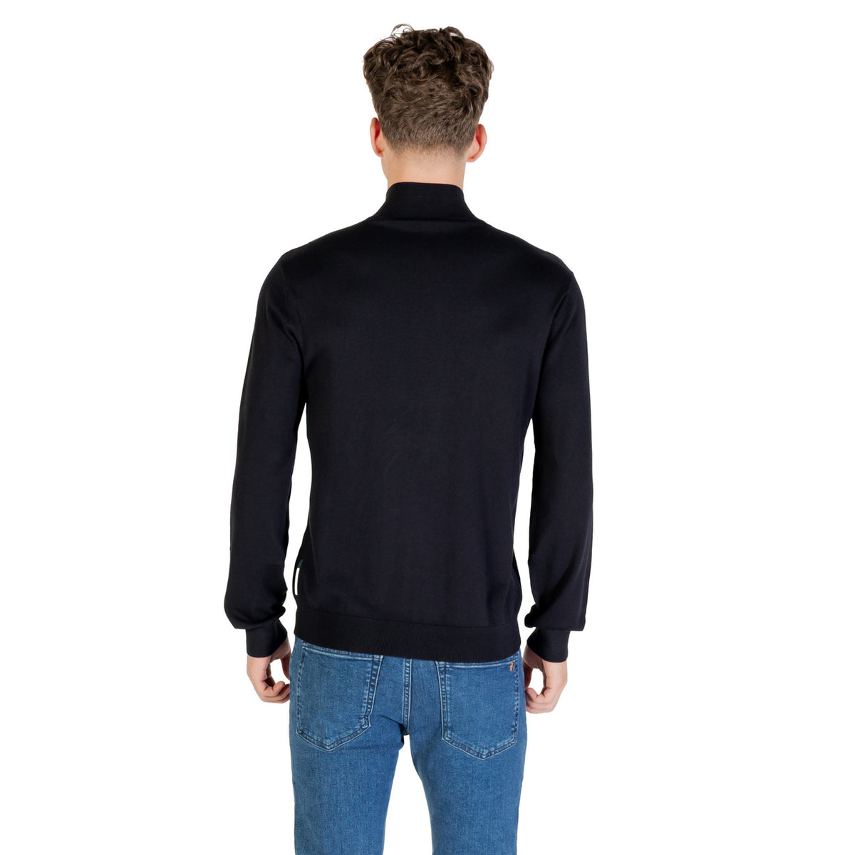 Image 2 : Détail col montant et zip du pull Armani Exchange homme bleu, coupe ajustée — Delvale