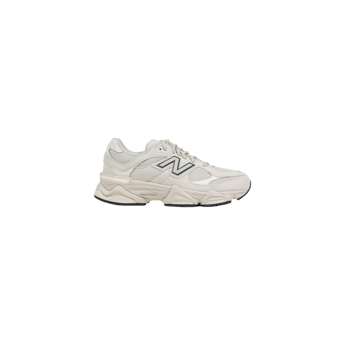 Image 1 : Baskets New Balance 9060 femme beige crème vue profil avec logo N marine — Delvale