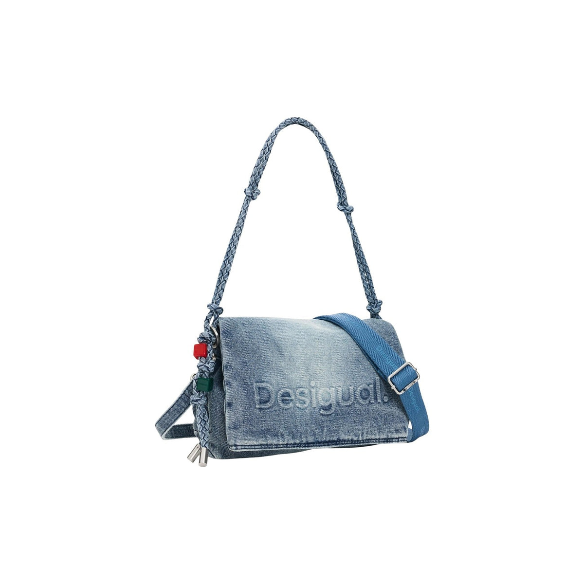 Image 2 : Détail du rabat Desigual en denim délavé bleu avec logo en relief et breloques — Delvale
