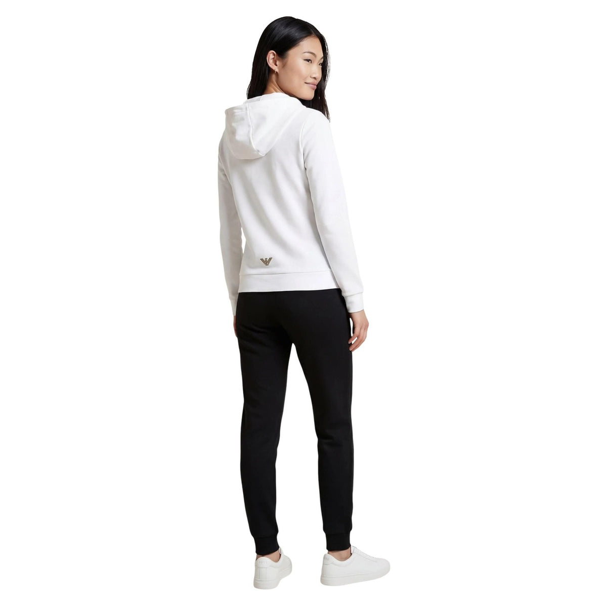 Image 2 : Détail survêtement EA7 blanc femme, coupe moderne et finitions premium — Delvale