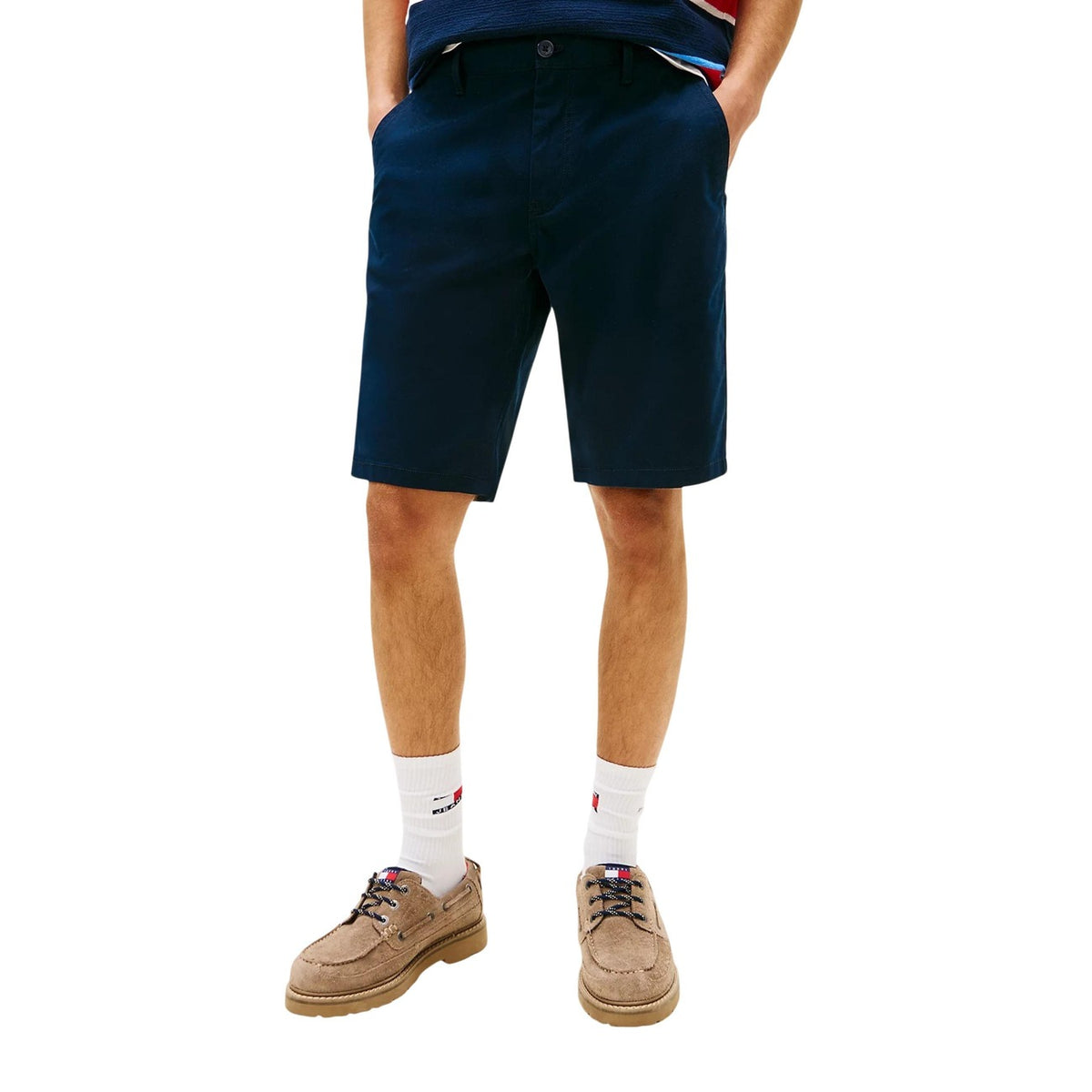 Image 1 : Bermuda chino Tommy Hilfiger Jeans homme bleu marine en coton organique, coupe droite vue de face — Delvale