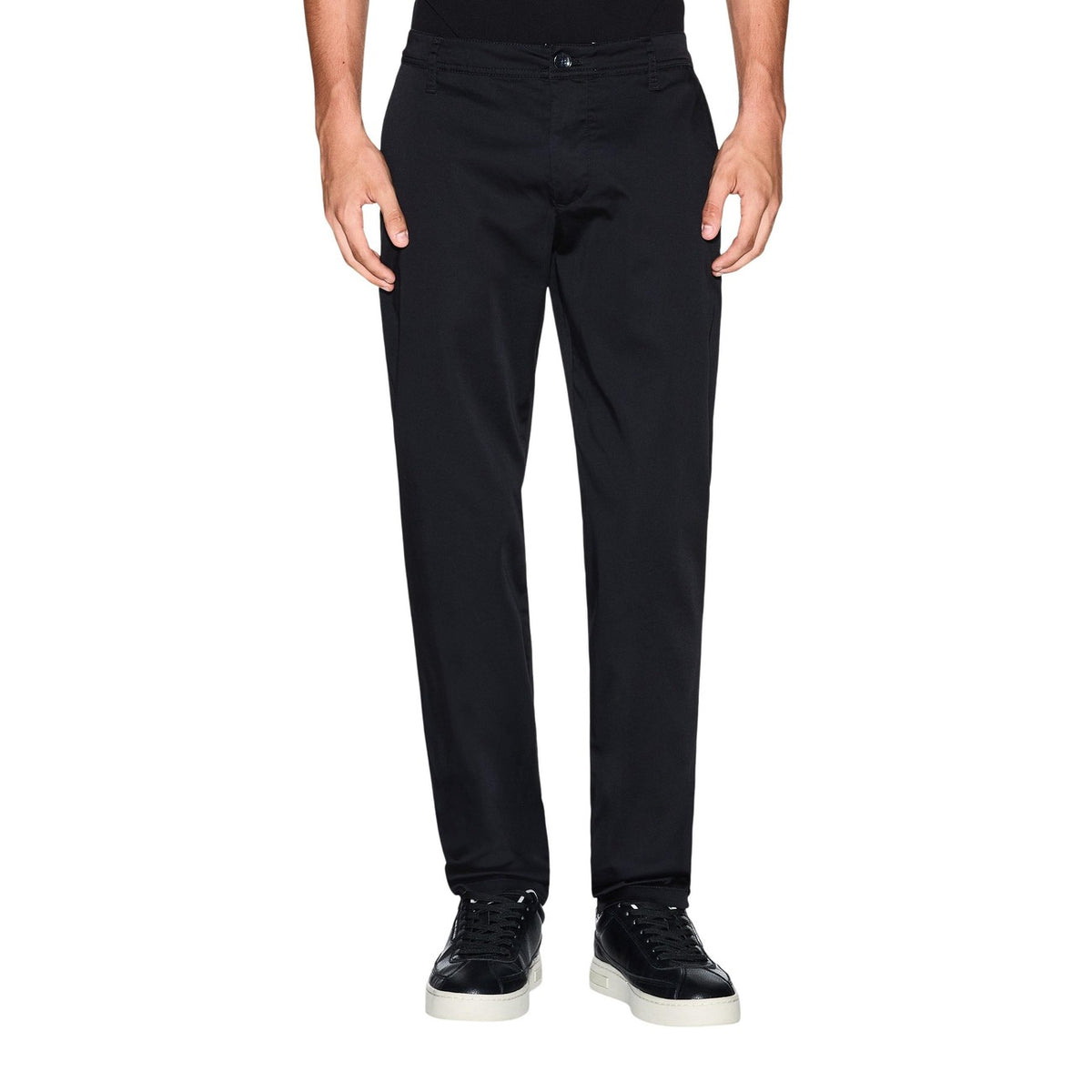 Pantalon chino Armani Exchange homme bleu marine — vue de face portée fond noir — Delvale
