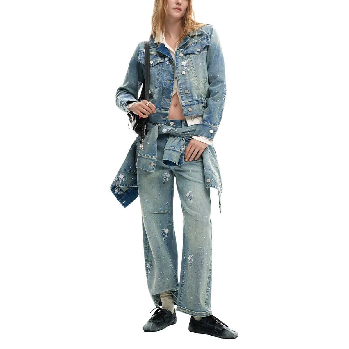 Image 2 : Détail de la veste Desigual femme bleu azur montrant la texture coton et les finitions effet usé — Delvale