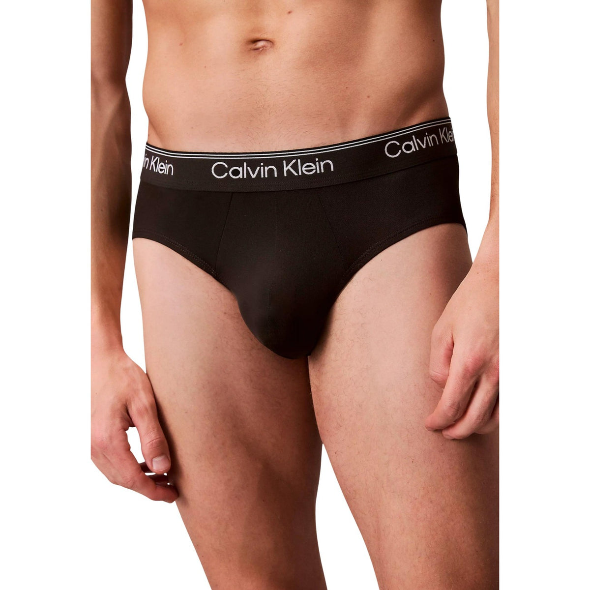 Image 4 : Slip Calvin Klein Underwear homme noir posé à plat, coupe ajustée et tissu stretch mis en valeur — Delvale