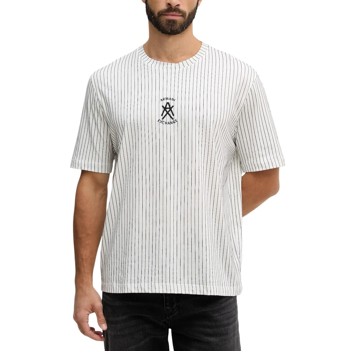 Image 4 : T-shirt Armani Exchange noir rayures porté, style décontracté chic homme — Delvale