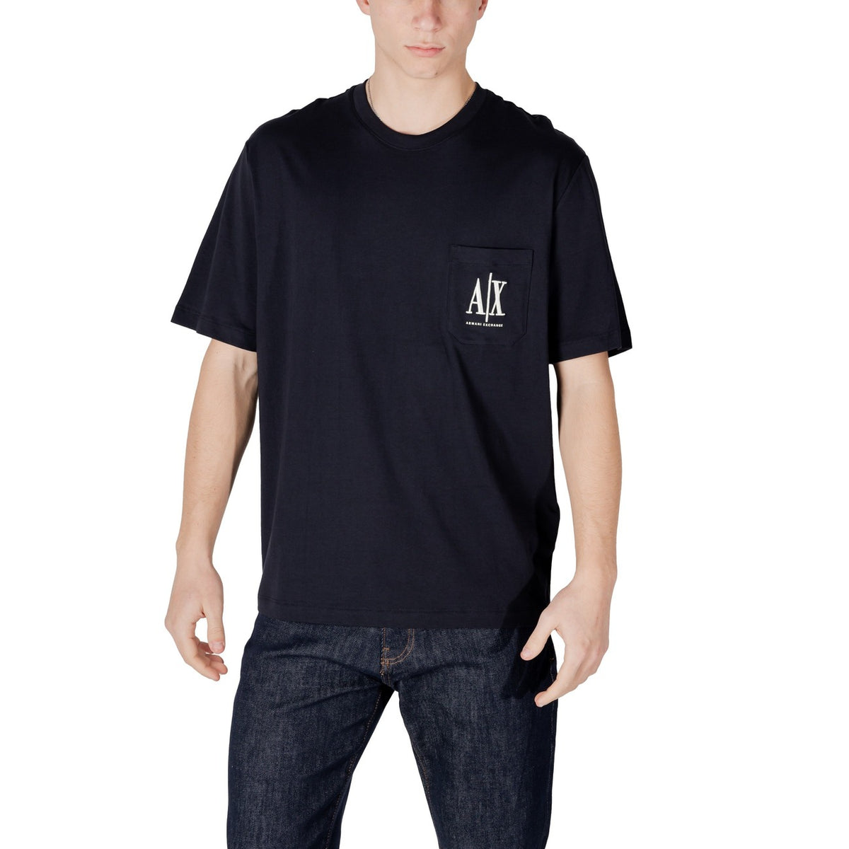 Image 5 : T-shirt Armani Exchange homme oversize coloris blanc cassé, poche logo AX, vue de face — Delvale