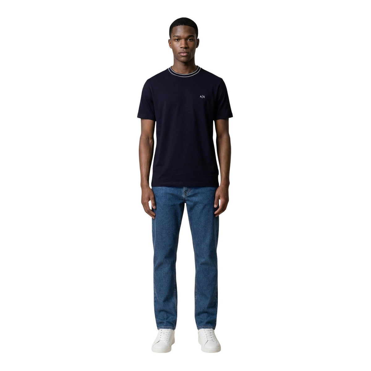 T-shirt Armani Exchange homme bleu nuit – vue portée avec jean, silhouette complète