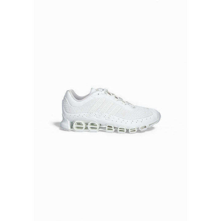 Image 1 : Basket Adidas Originals homme blanche vue de profil gauche, semelle sculptée ajourée aux bulles ovales entrelacées et tige en mesh perforé — Delvale