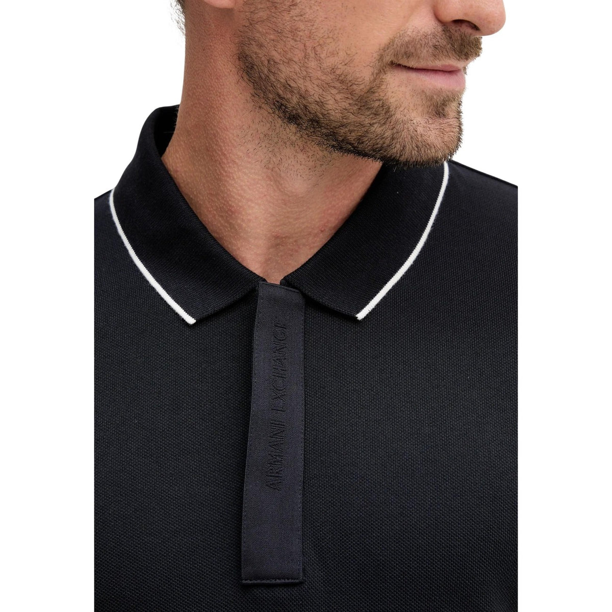 Polo Armani Exchange homme bleu marine — détail col polo liseré blanc contrasté — Delvale