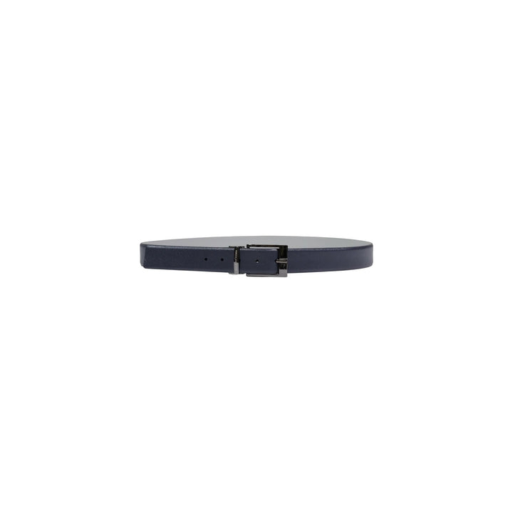 Image 1 : Ceinture homme Armani Exchange en cuir lisse bleu marine, boucle logotée gunmetal, vue de face enroulée sur fond blanc — Delvale
