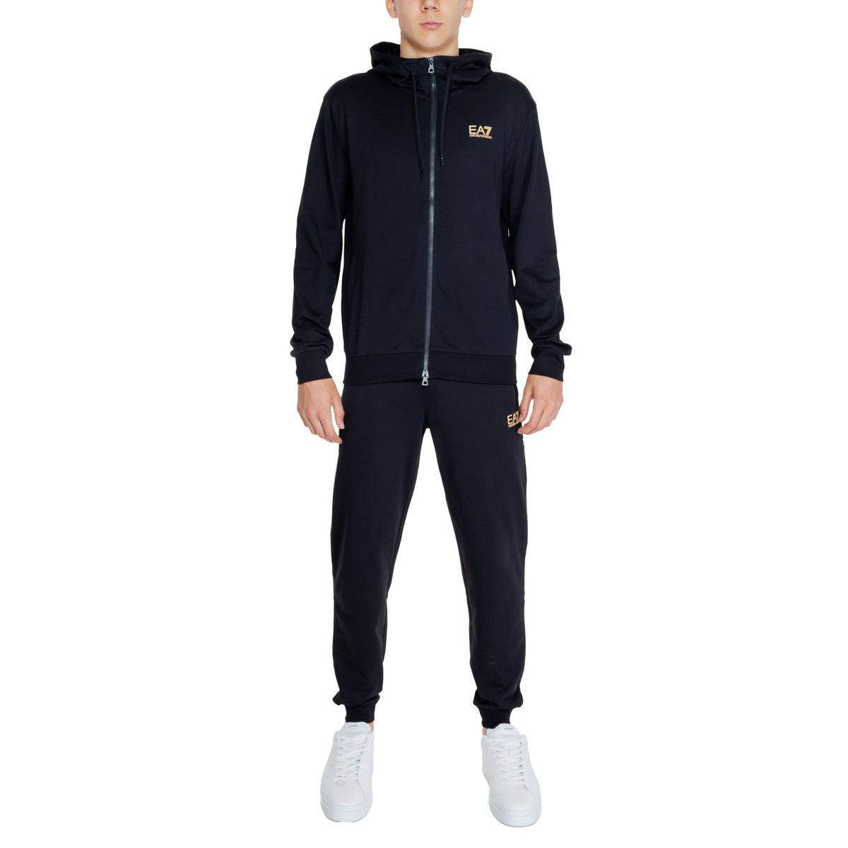 Image 5 : Survêtement EA7 homme bleu porté, style sportif chic — Delvale
