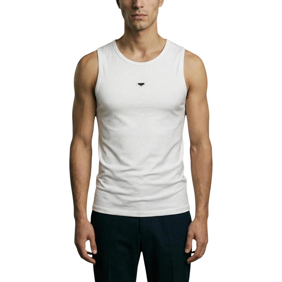 Image 2 : Débardeur sans manches Antony Morato blanc coupe ajustée, détail encolure ronde et étiquette tricolore — Delvale