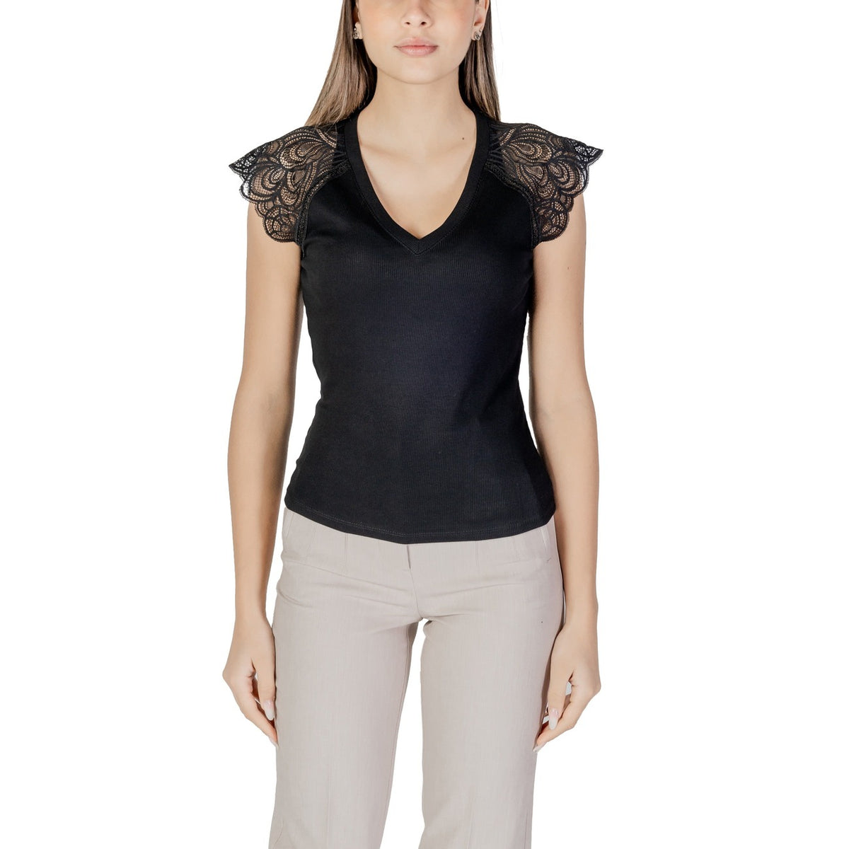 Image 1 : Blouse Morgan De Toi noire sans manches col V portée par mannequin — delvale