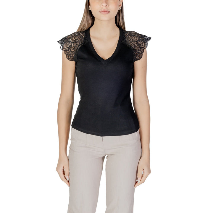 Image 1 : Blouse Morgan De Toi noire sans manches col V portée par mannequin — delvale