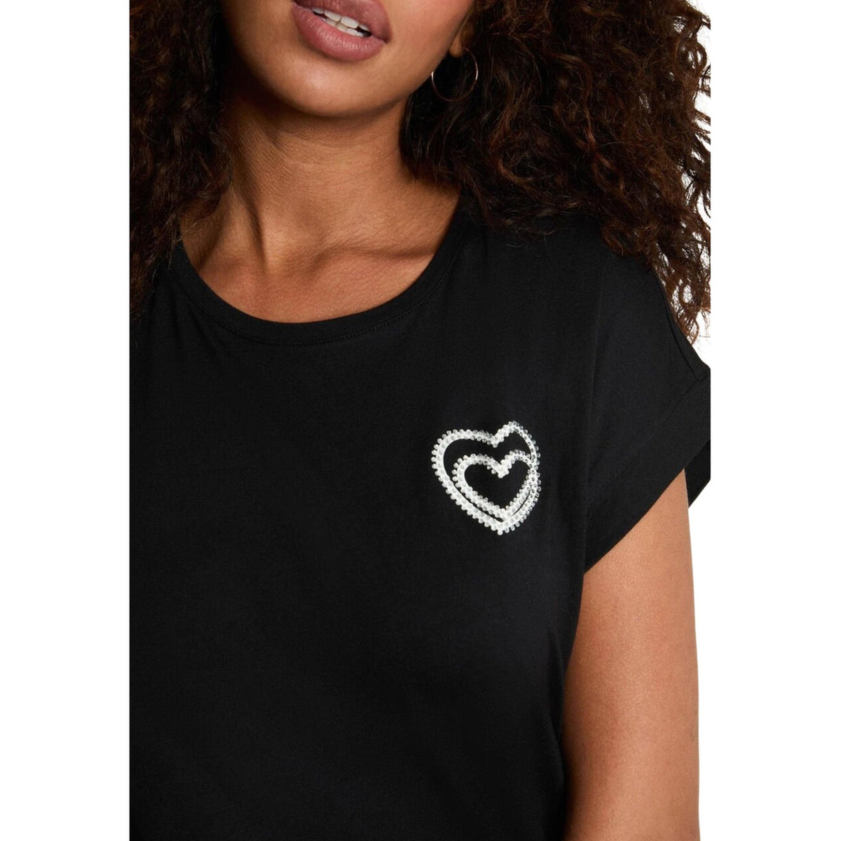 Image 3 : T-shirt Morgan De Toi noir femme en coton souple, coupe ajustée, manches courtes à revers, associé à un jean délavé taille haute — Delvale