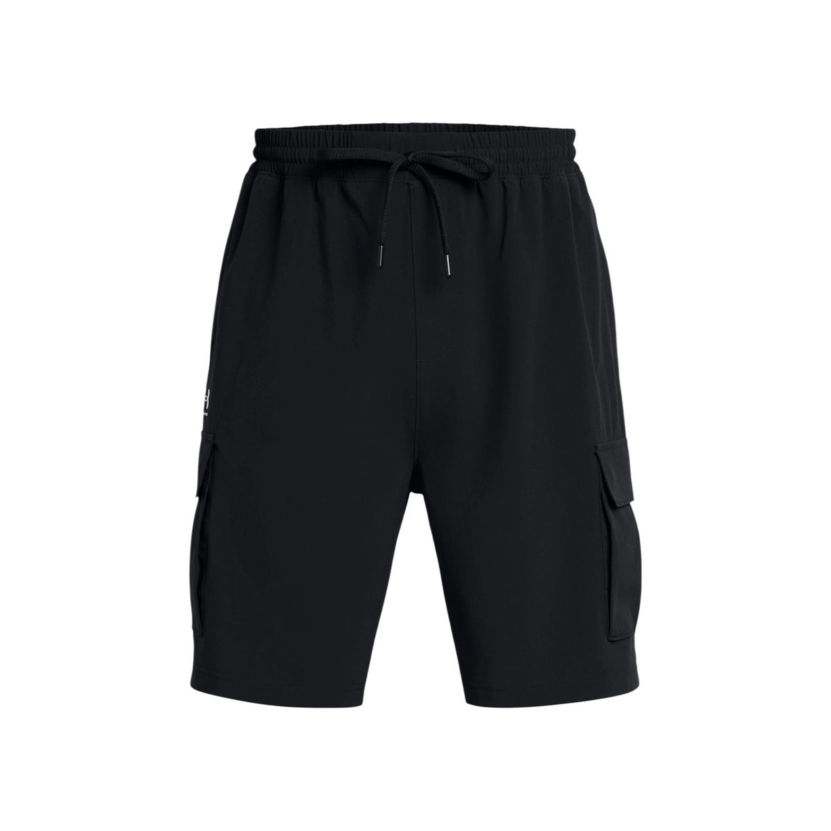 Bermuda cargo Under Armour homme noir de face sur fond blanc, ceinture élastiquée avec cordon et poches cargo des deux côtés