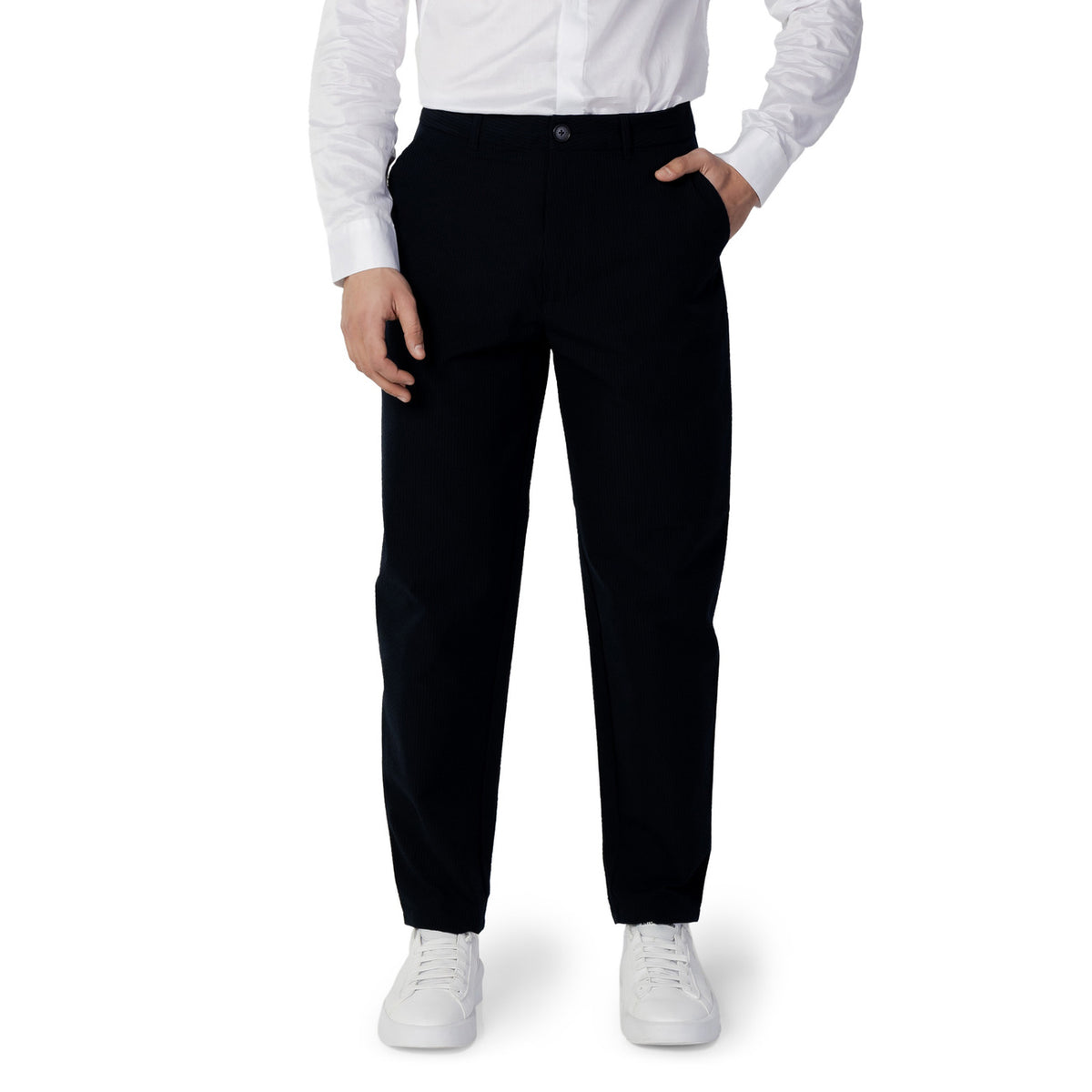 Armani Exchange pantalon homme noir vue de face ceinture zip bouton — Delvale