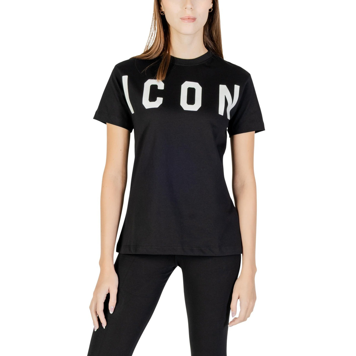 Image 4 : T-shirt Icon femme blanc porté, style décontracté et moderne — delvale