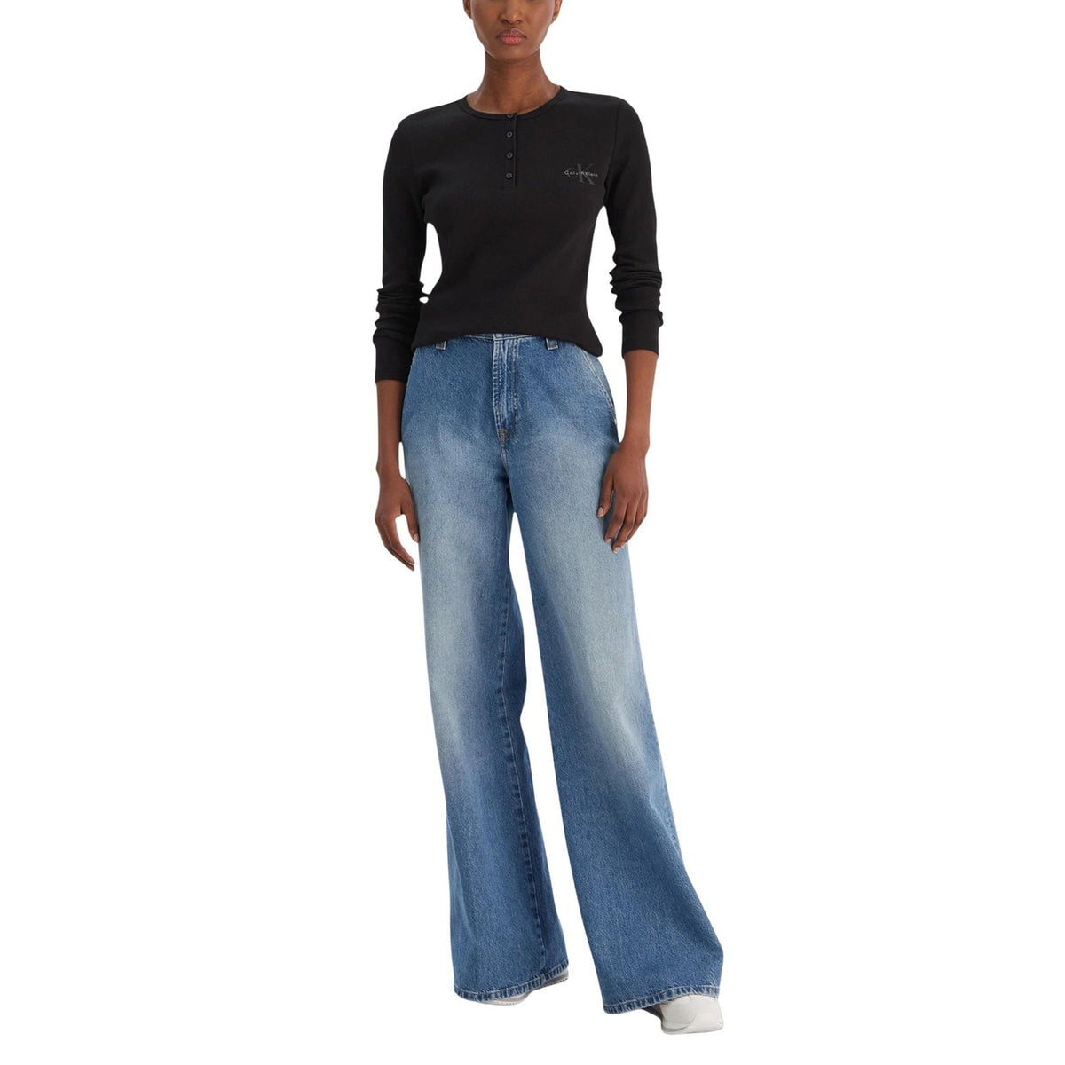 Image 3 : Vue de face du pull Calvin Klein Jeans noir manches longues pour femme — delvale