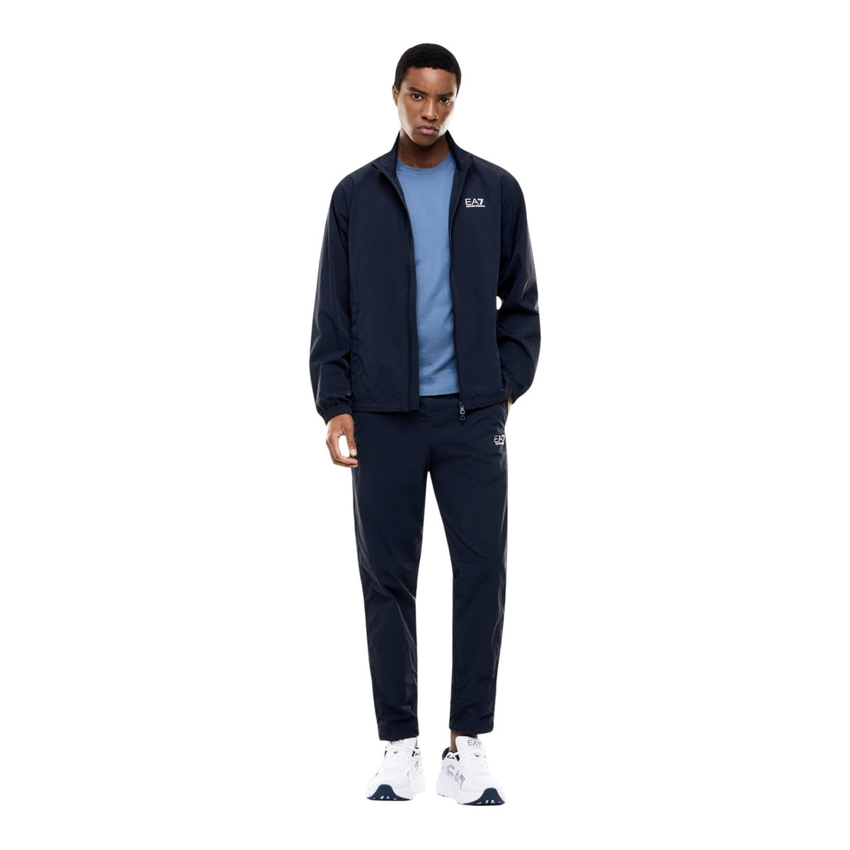 Image 5 : Silhouette complète du t-shirt EA7 Emporio Armani homme, style contemporain et décontracté, coloris bleu — Delvale