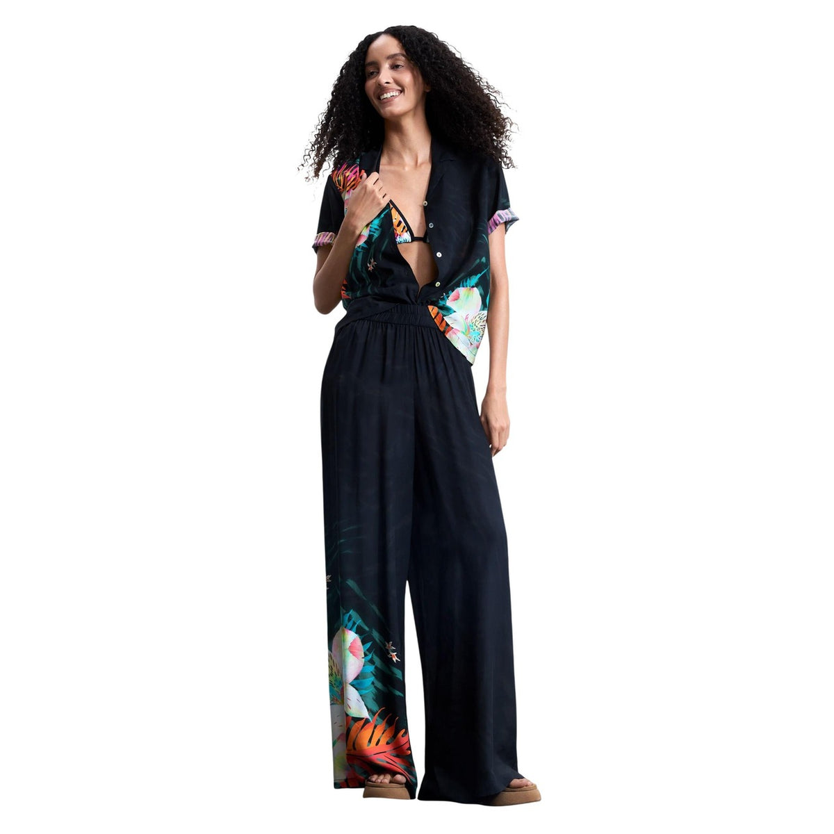 Image 3 : Pantalon Desigual femme viscose noir motifs floraux, vue d'ensemble du modèle — Delvale