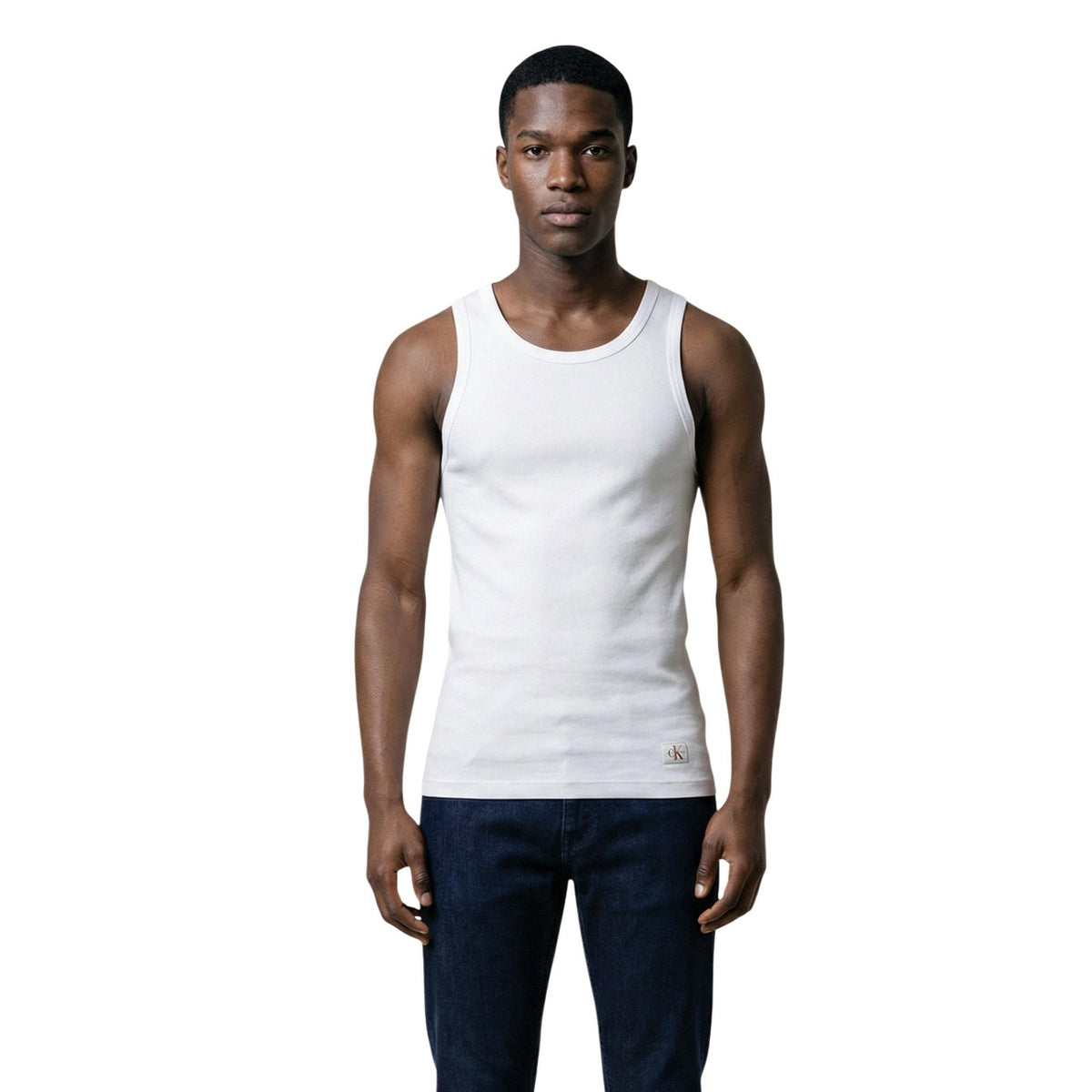 Image 4 : Débardeur Calvin Klein Jeans homme noir porté, style urbain contemporain — Delvale