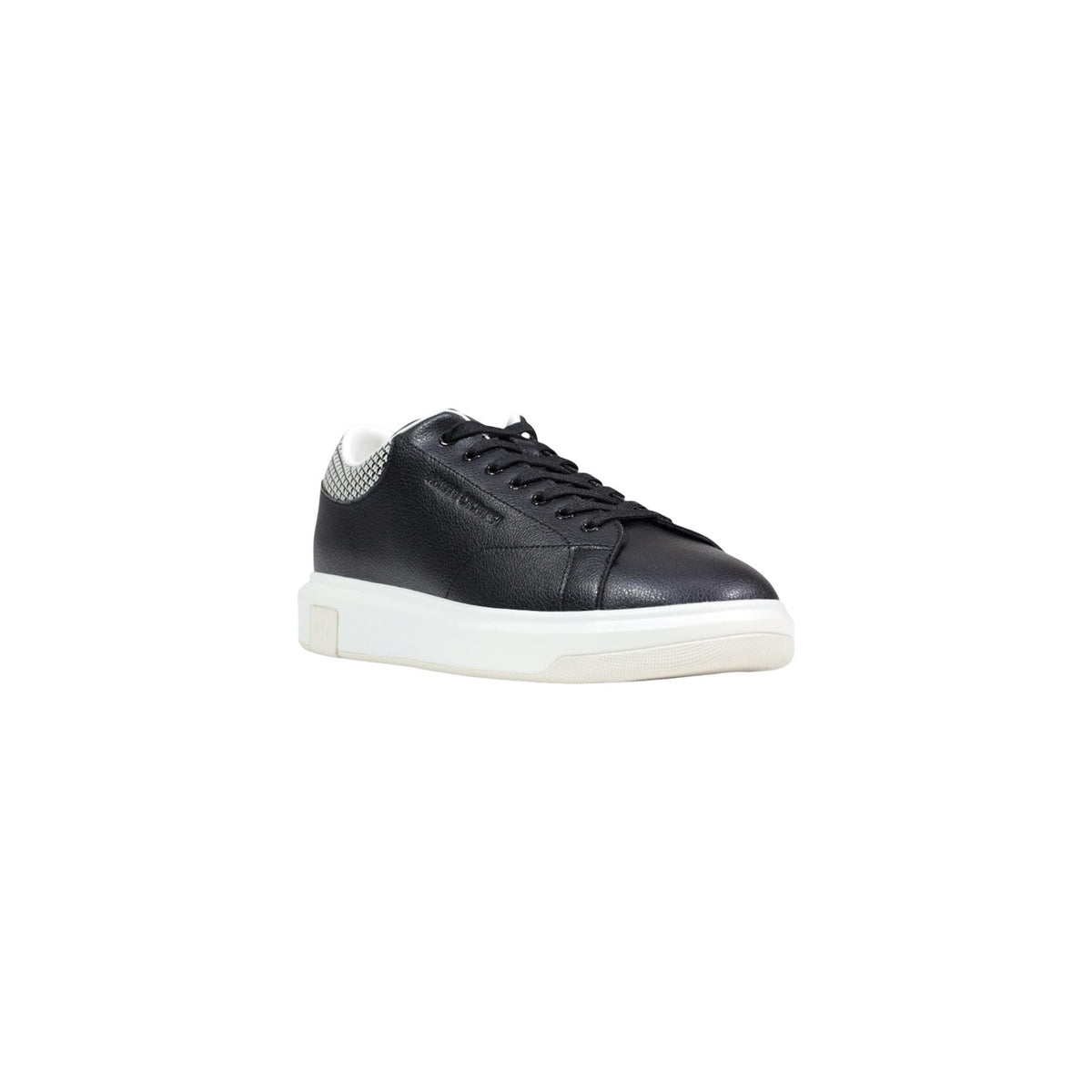 Image 2 : Baskets Armani Exchange homme noires détail empiècement blanc au talon et logo signature — Delvale