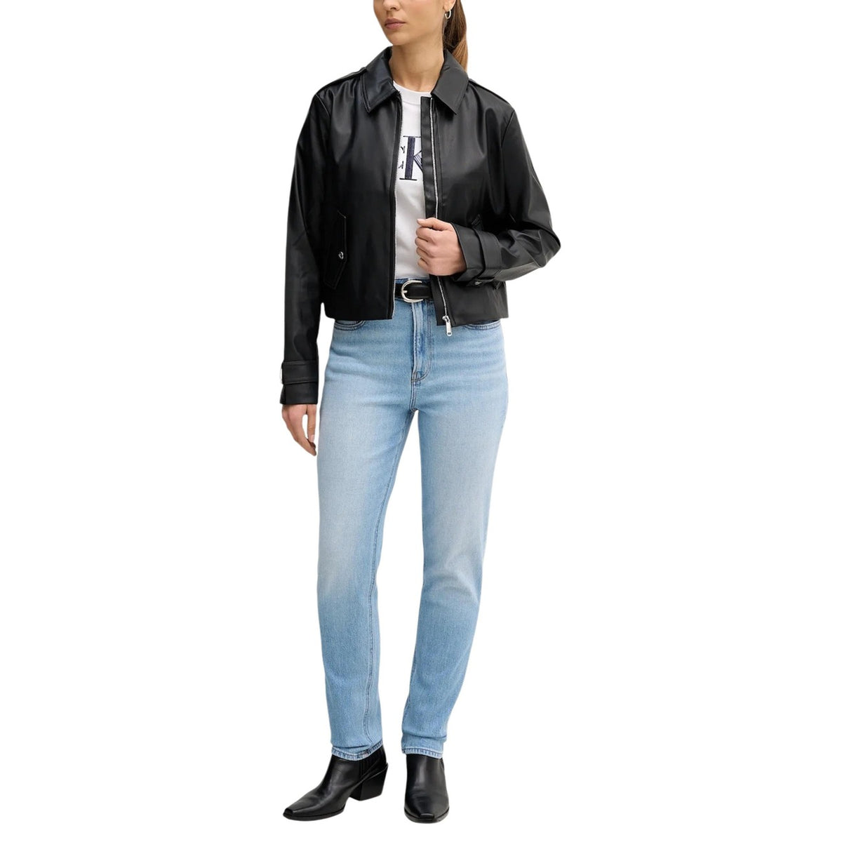 Image 2 : Détail imprimé Calvin Klein Jeans sur t-shirt blanc femme col rond — delvale