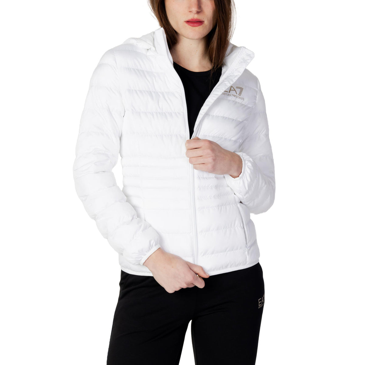 Image 4 : Veste Ea7 femme noire col montant zip, silhouette sportive élégante — delvale