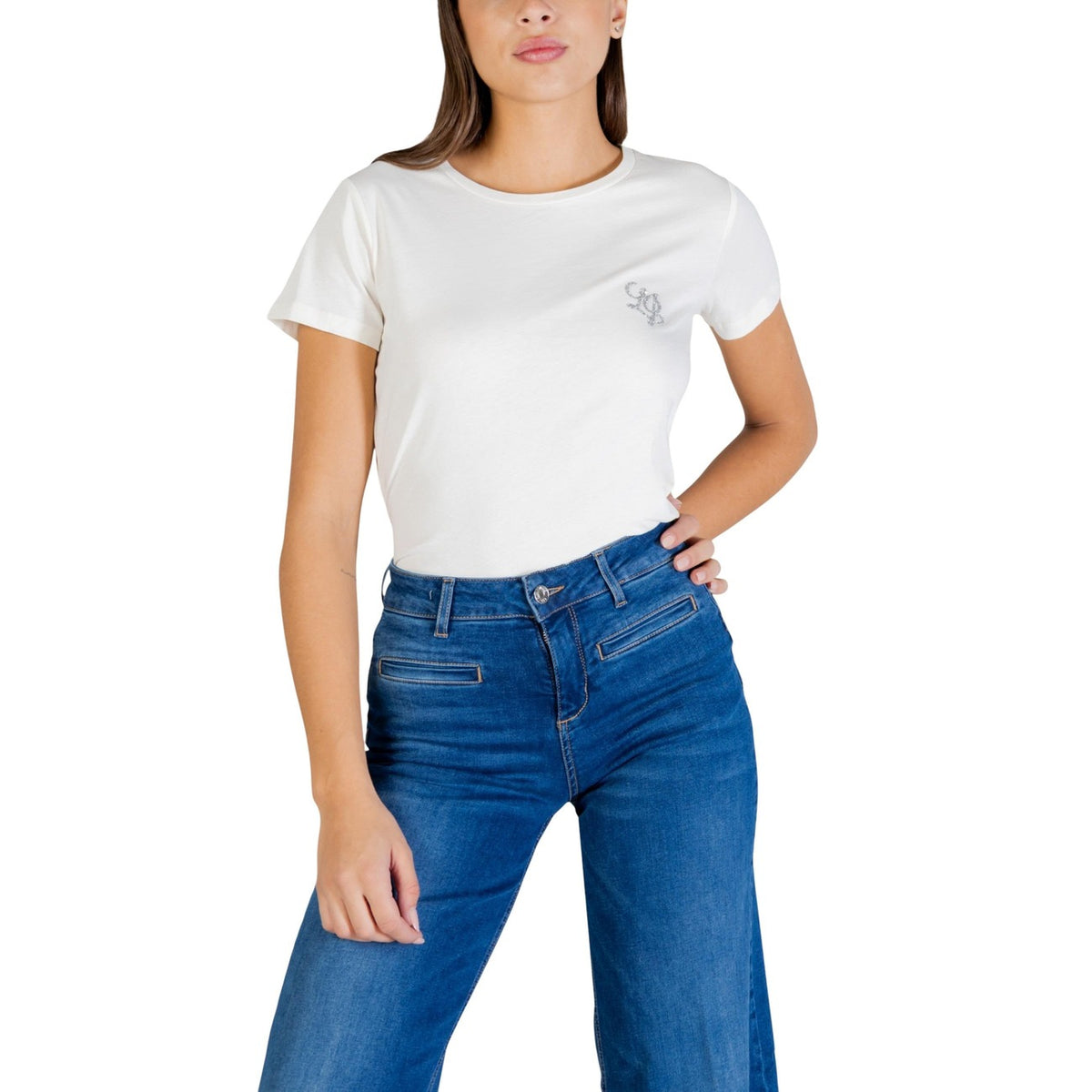 Image 5 : Silhouette femme en t-shirt Liu Jo blanc logo strass, vue mi-corps — Delvale