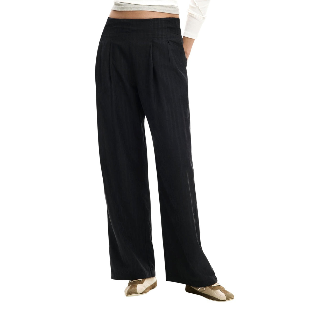 Image 2 : Détail poches et coupe du pantalon Desigual femme noir — delvale