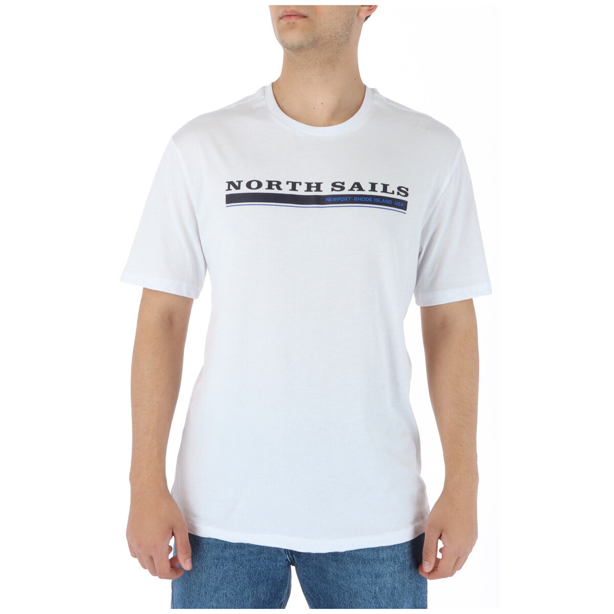 Image 6 : T-shirt North Sails homme porté sur mannequin, associé à un jean brut, look casual premium — Delvale