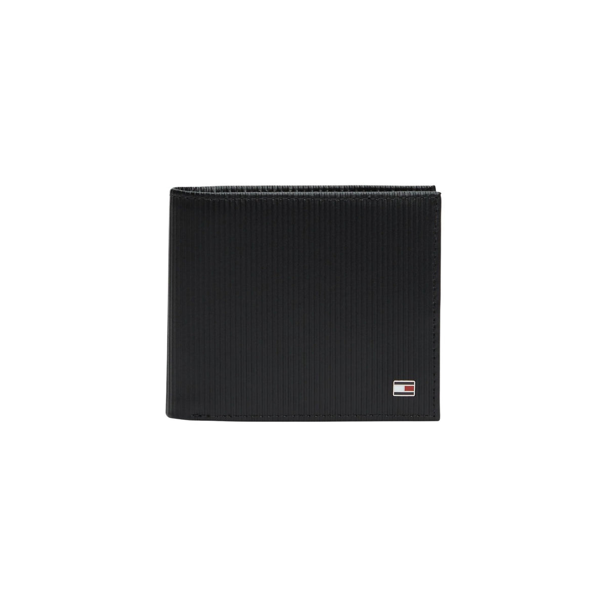 Image 1 : Portefeuille Tommy Hilfiger homme en cuir noir texturé côtelé, vue de face avec plaquette logo métal — Delvale