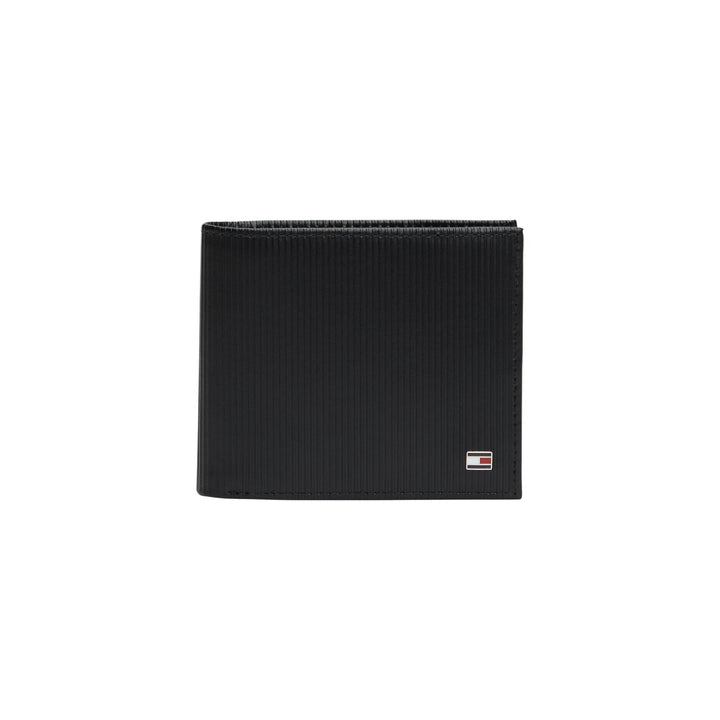 Image 1 : Portefeuille Tommy Hilfiger homme en cuir noir texturé côtelé, vue de face avec plaquette logo métal — Delvale