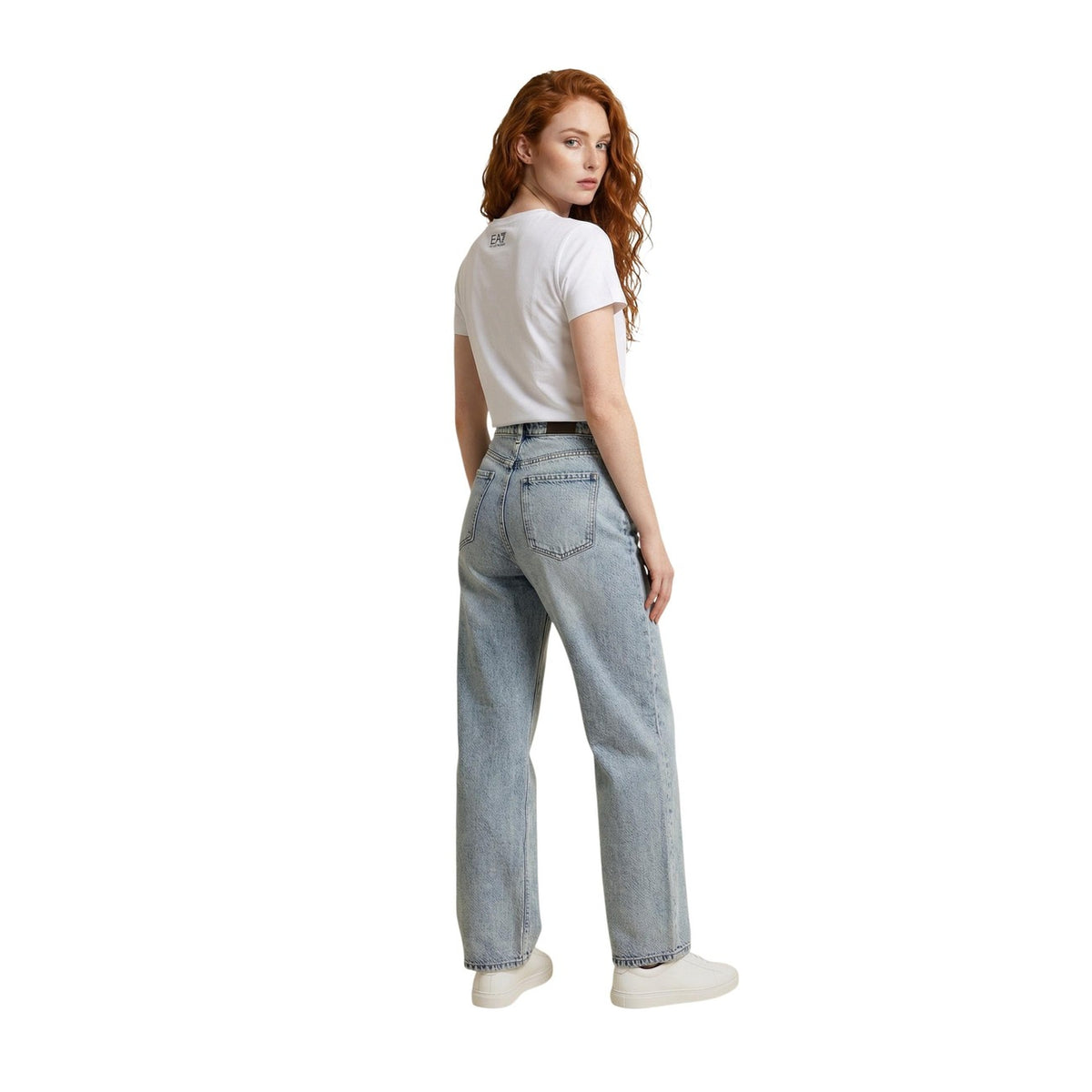 Image 2 : Détail des paillettes sur t-shirt EA7 femme blanc effet lumineux — delvale