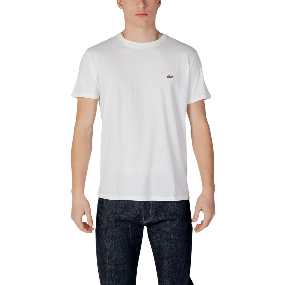 Image 5 : T-shirt Lacoste homme vert, vue de profil sur mannequin masculin — Delvale
