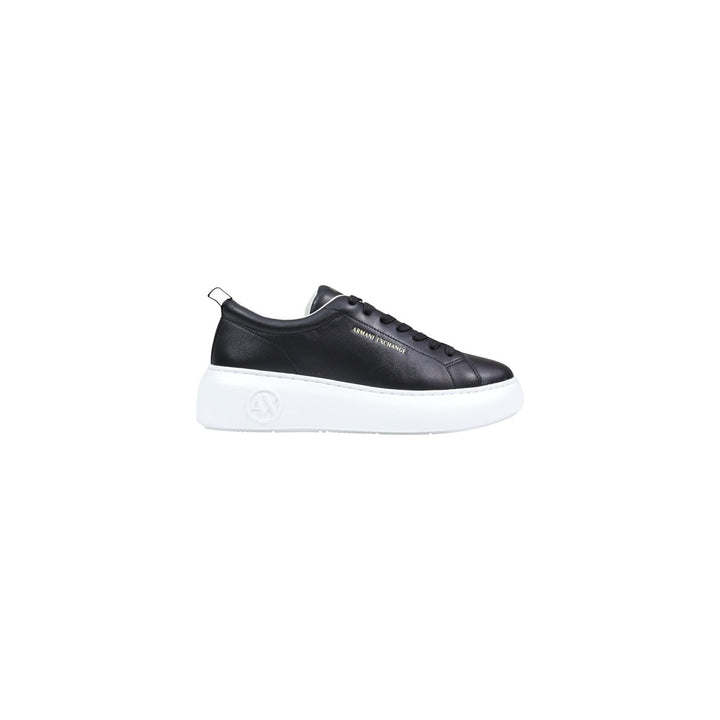 Image 1 : Baskets femme Armani Exchange noires avec semelle plateforme blanche, vue de profil — delvale