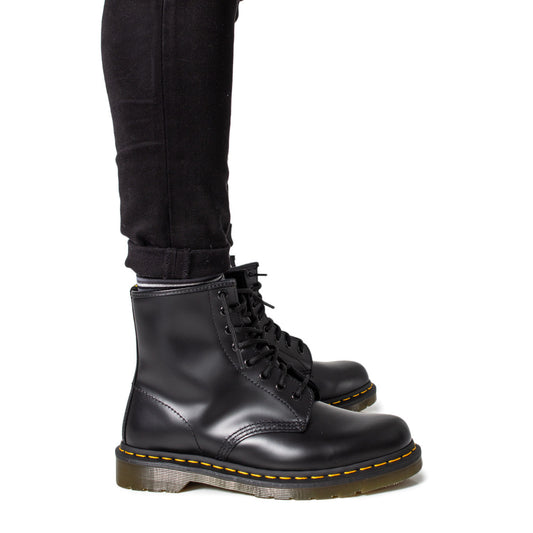Dr. Martens 1460 homme noires en cuir vue de profil avec laçage