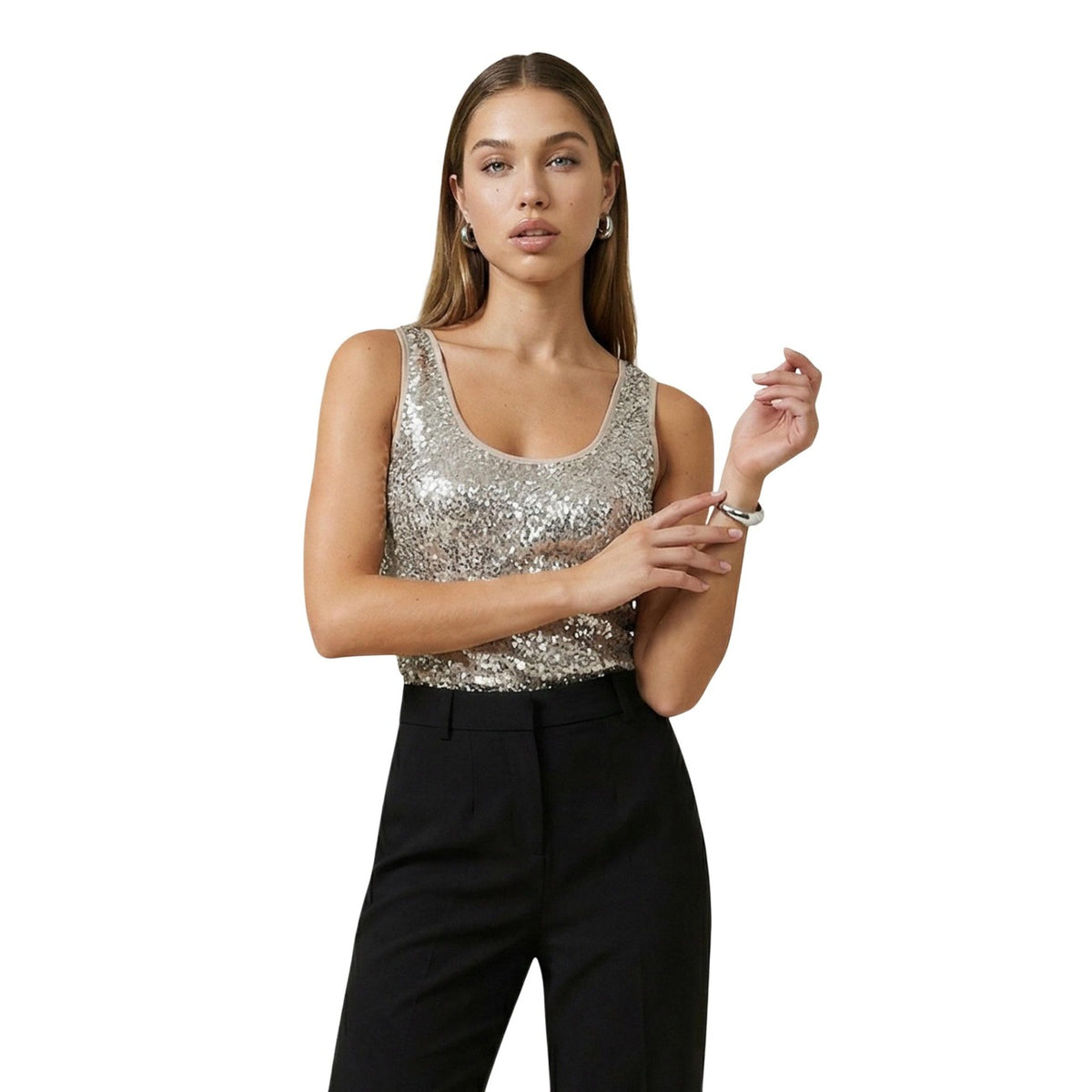 Image 4 : Top à bretelles Artigli femme porté de profil, coupe cintrée et matière légère en polyester, finition pailletée intégrale — Delvale