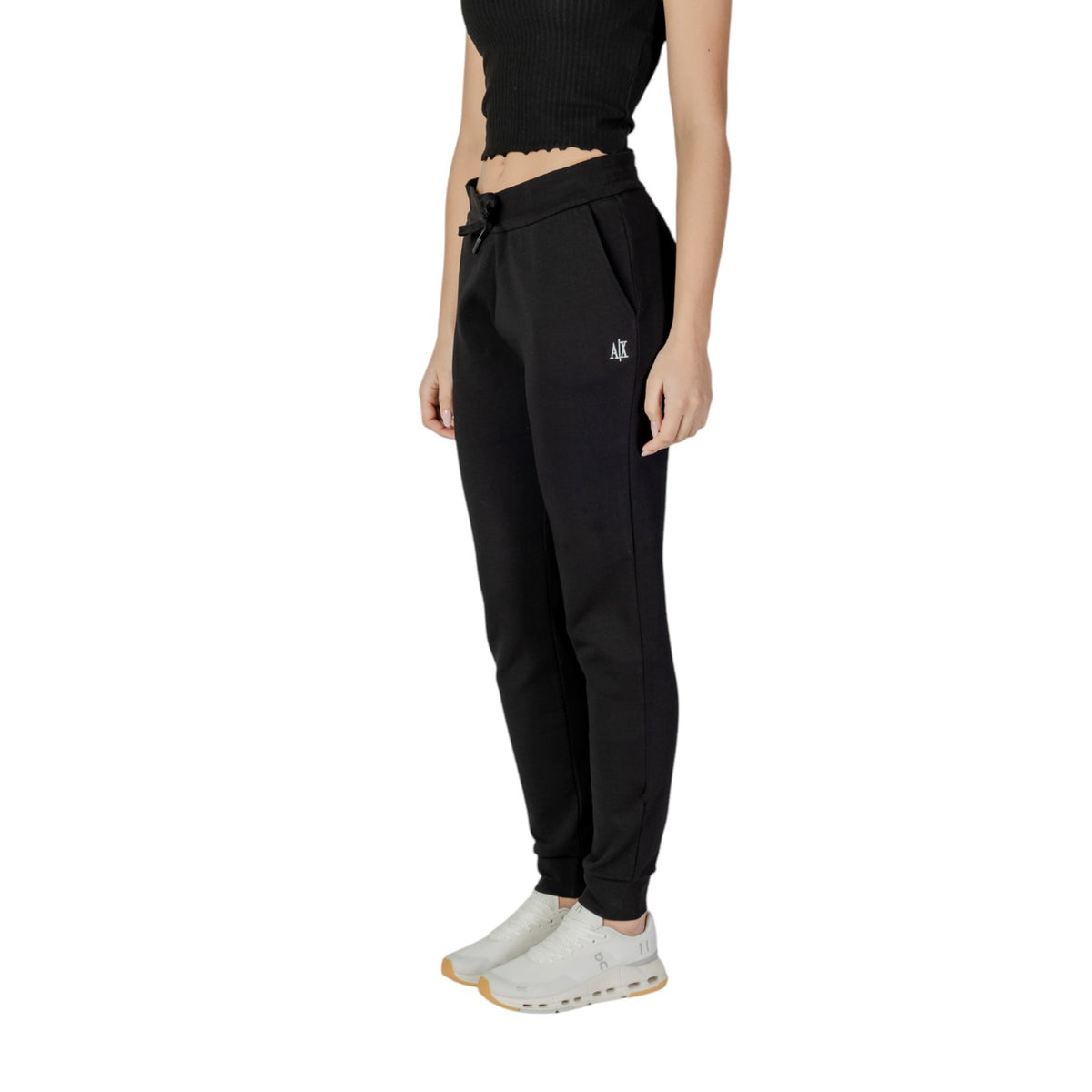 Image 3 : Pantalon jogging Armani Exchange noir femme porté, style urbain décontracté — Delvale