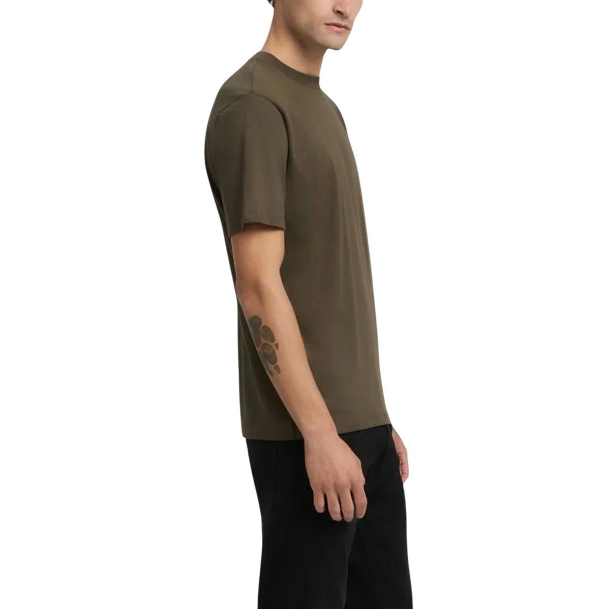 Image 3 : T-shirt homme Replay vert col rond porté, style décontracté — Delvale