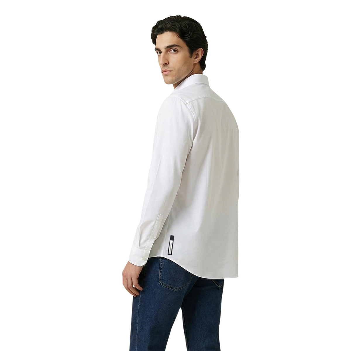 Chemise Armani Exchange homme blanc – vue portée avec jean, silhouette complète