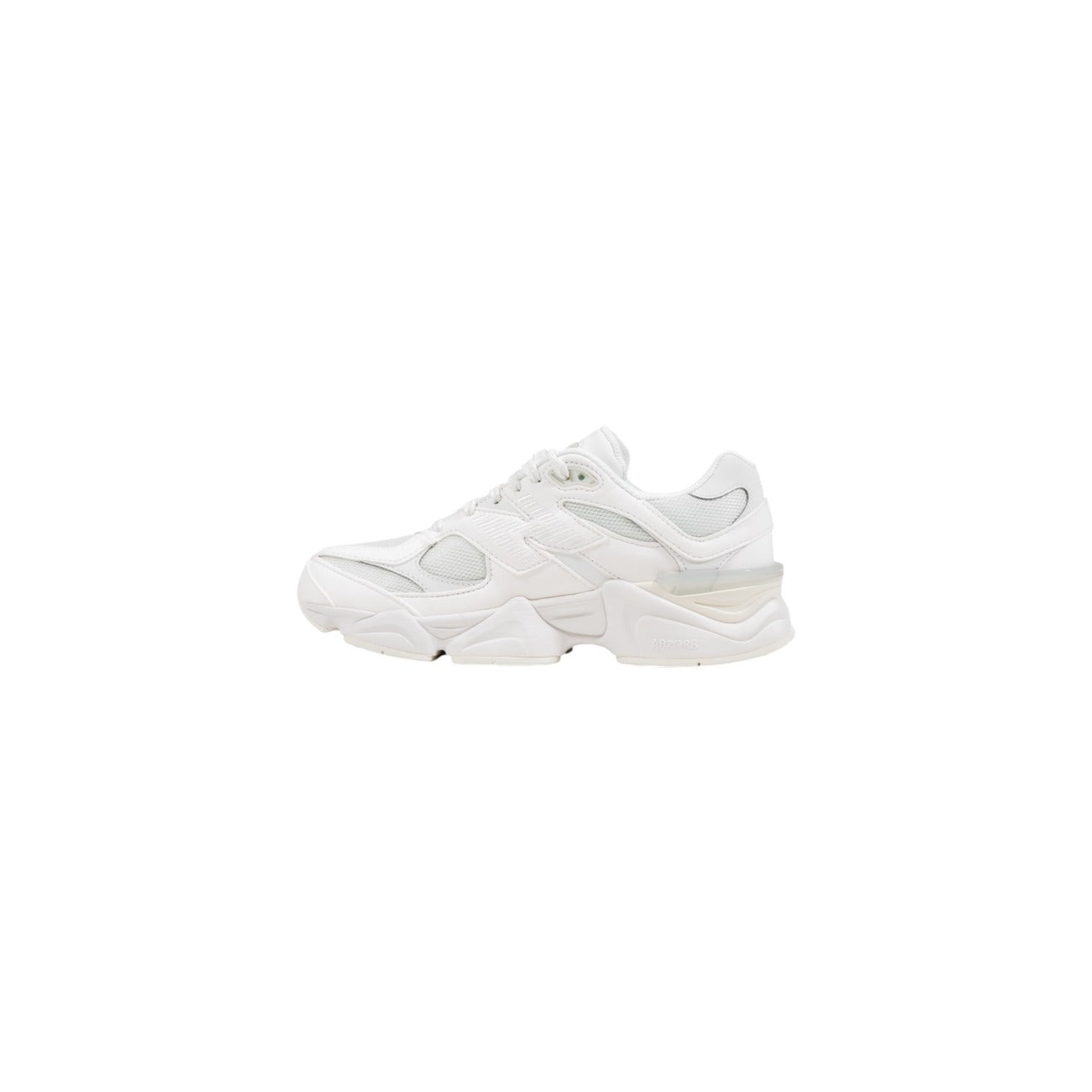 Baskets New Balance 9060 blanches femme, design volumineux et look urbain, portables aussi par les hommes selon les tailles
